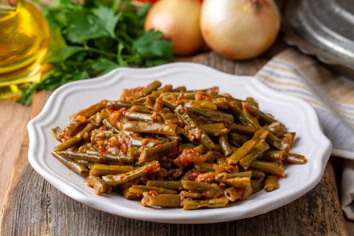 Cretan braised green beans fasolakia ladera
